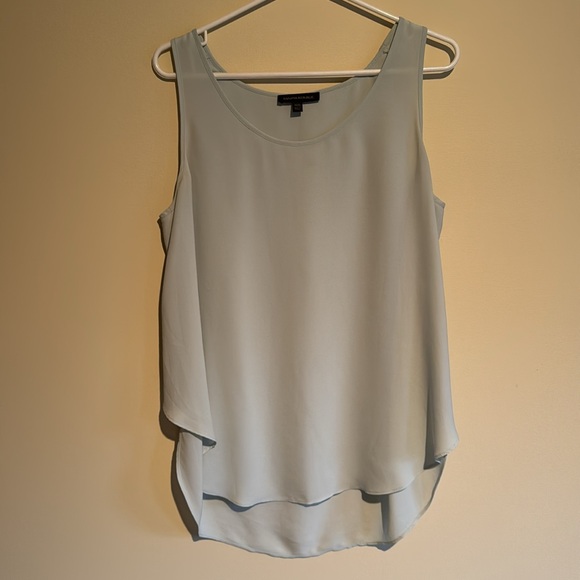 Four (4) Banana Republic tank tops - all size medium. - Picture 6 of 9